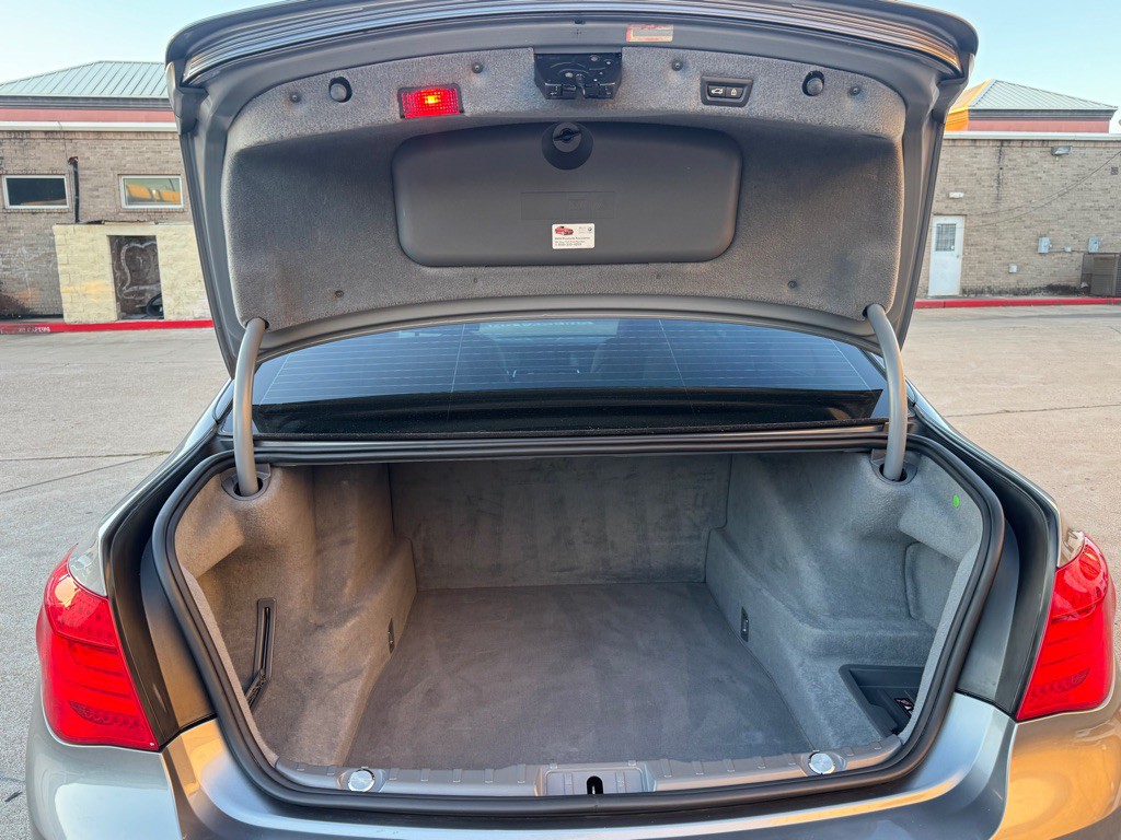 2011 BMW 7 Series Image 26