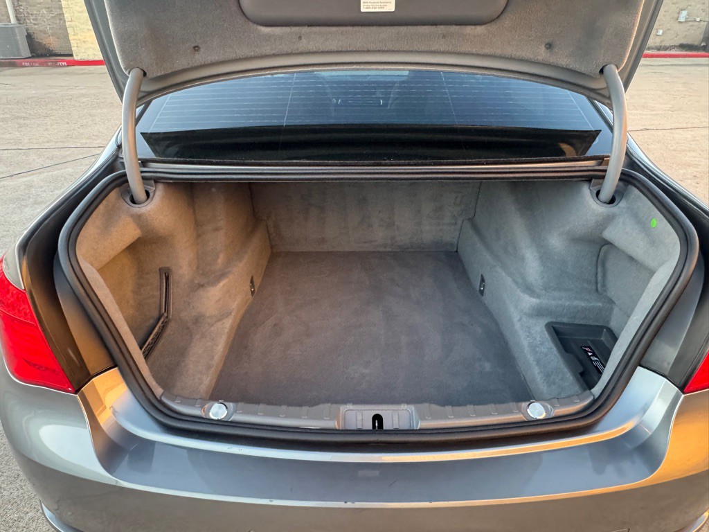 2011 BMW 7 Series Image 27