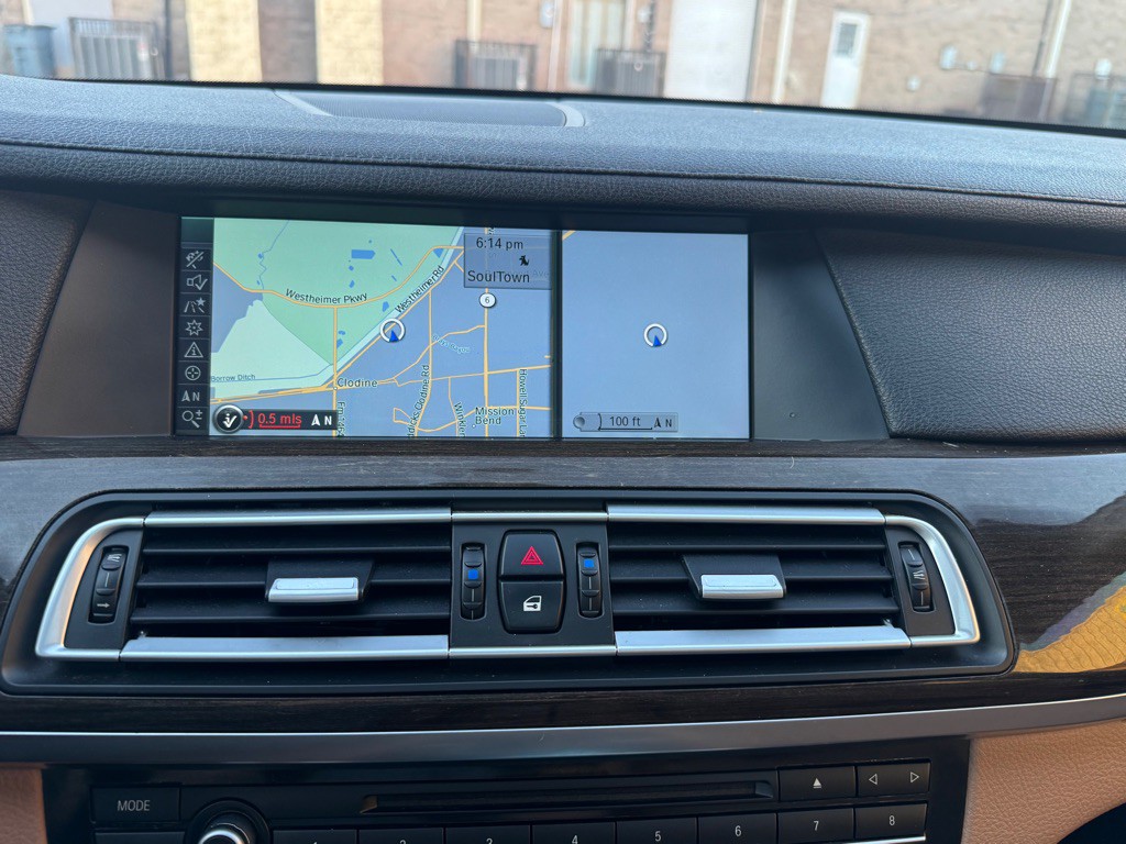 2011 BMW 7 Series Image 28