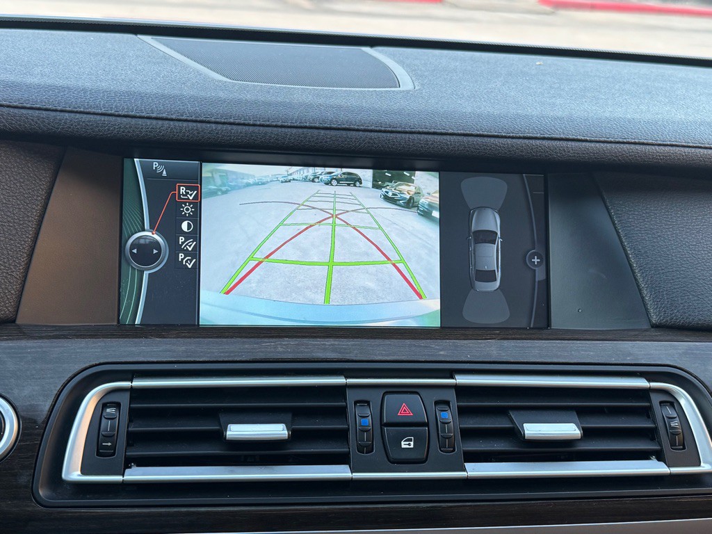 2011 BMW 7 Series Image 29