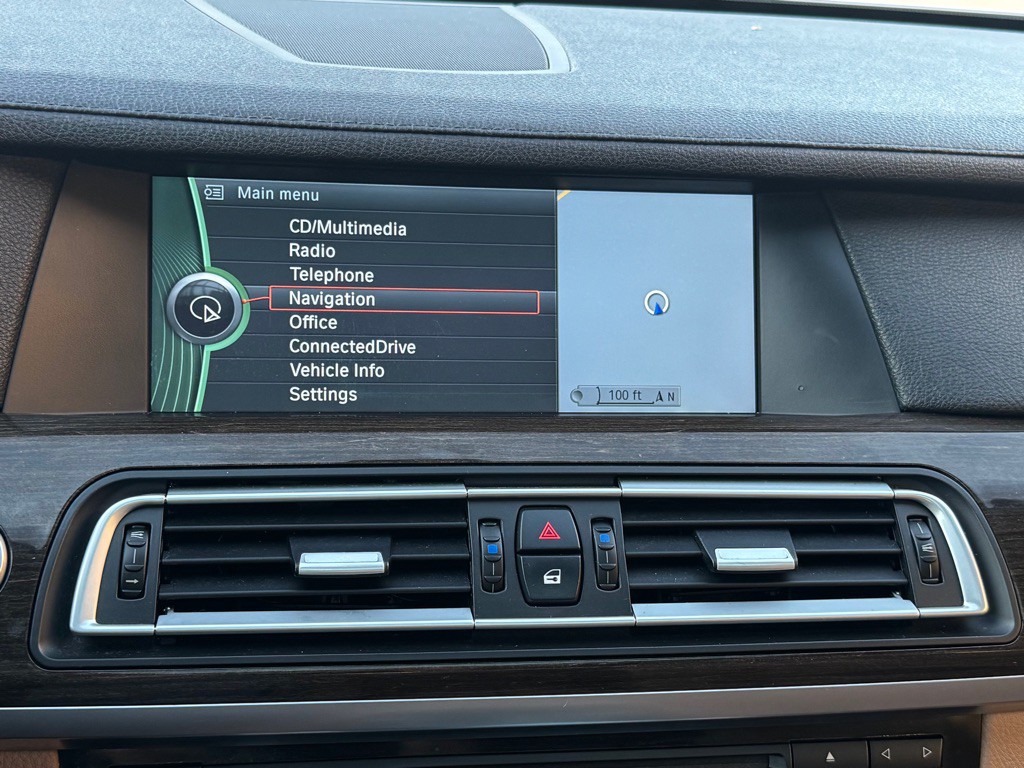 2011 BMW 7 Series Image 30