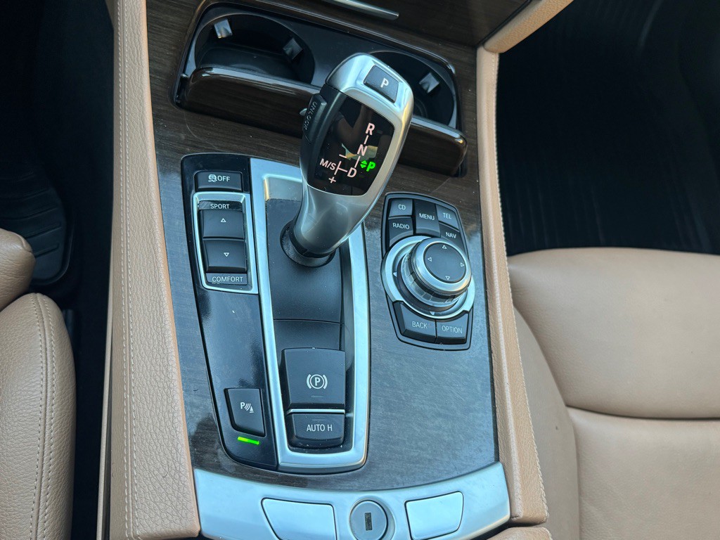 2011 BMW 7 Series Image 31