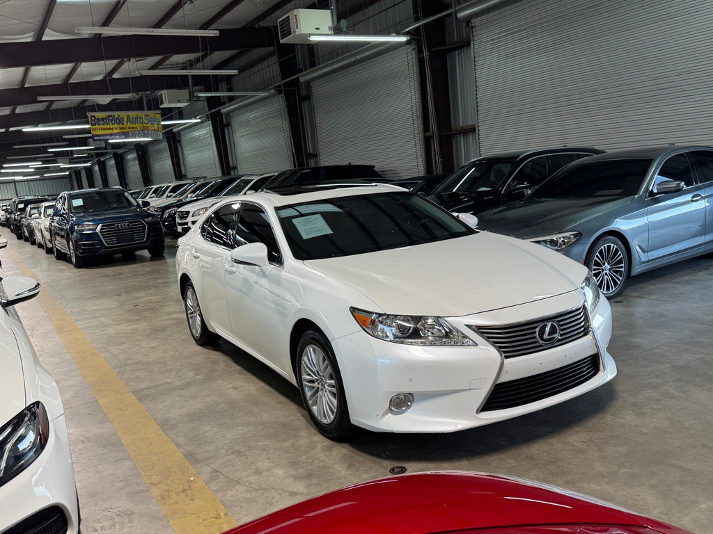 2014 Lexus ES Image 3
