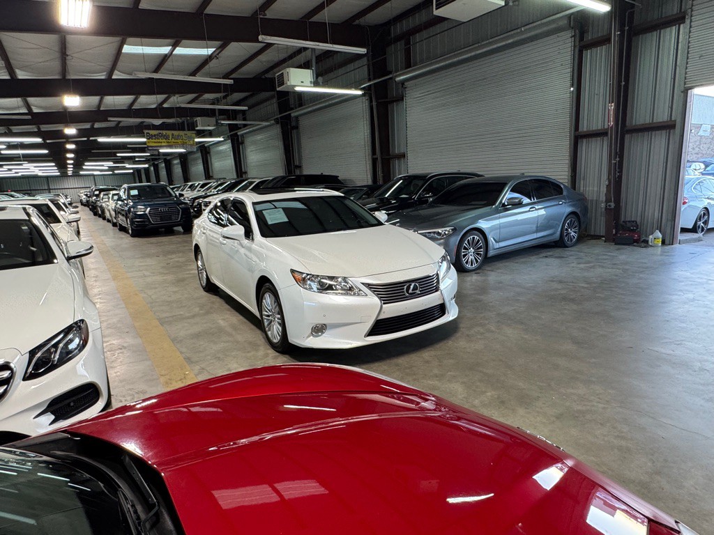 2014 Lexus ES Image 9