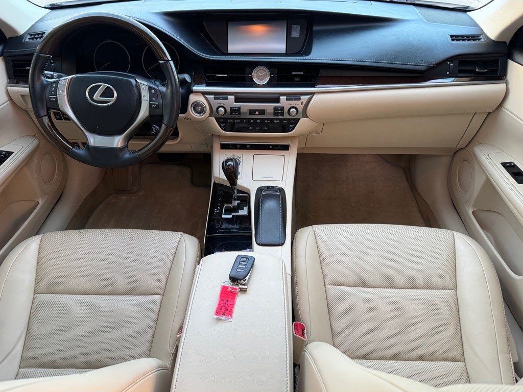 2014 Lexus ES Image 21