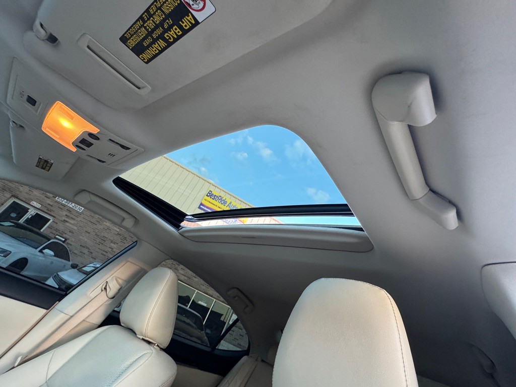 2014 Lexus ES Image 24