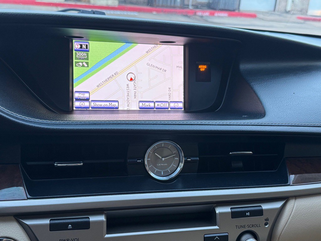 2014 Lexus ES Image 28