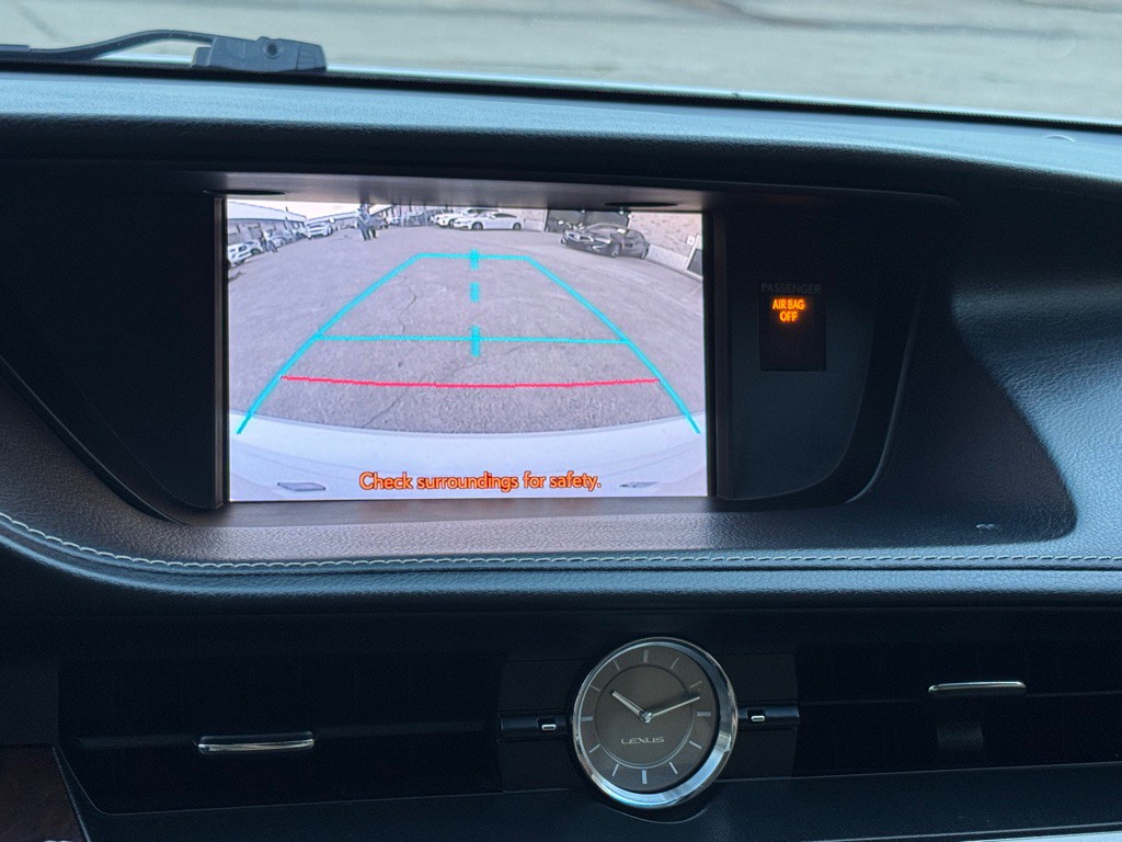 2014 Lexus ES Image 30