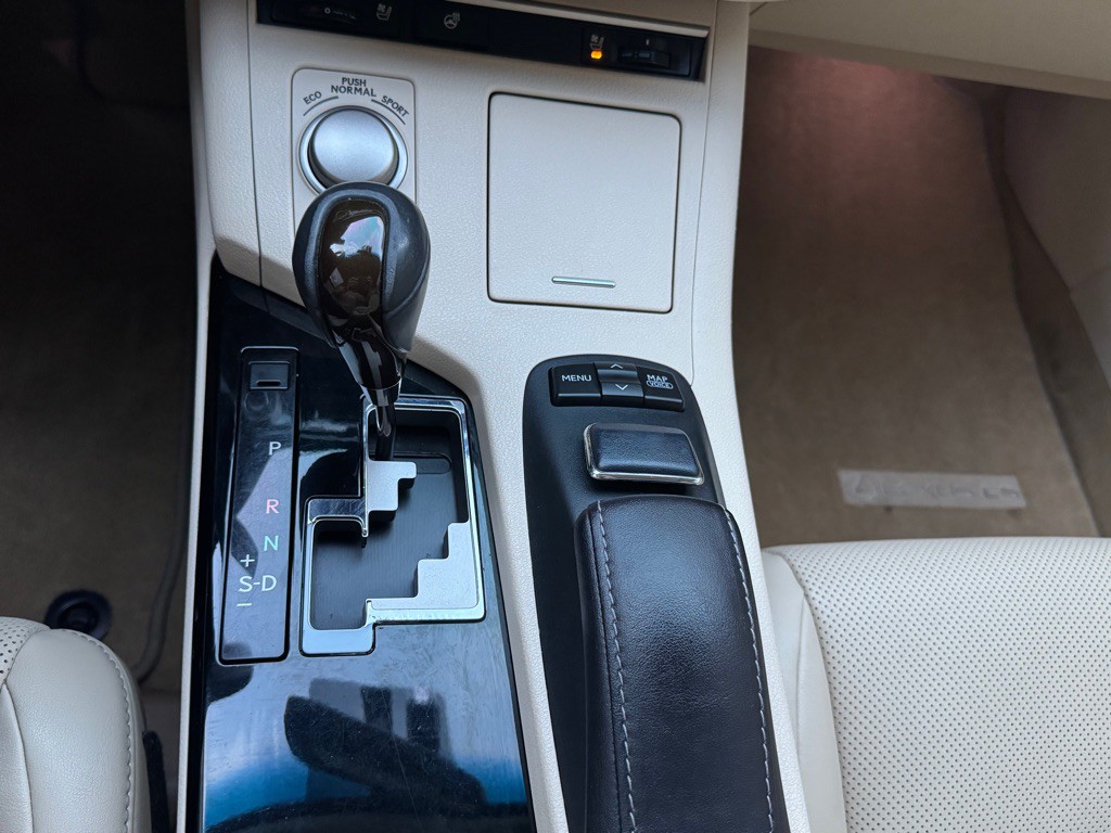 2014 Lexus ES Image 32