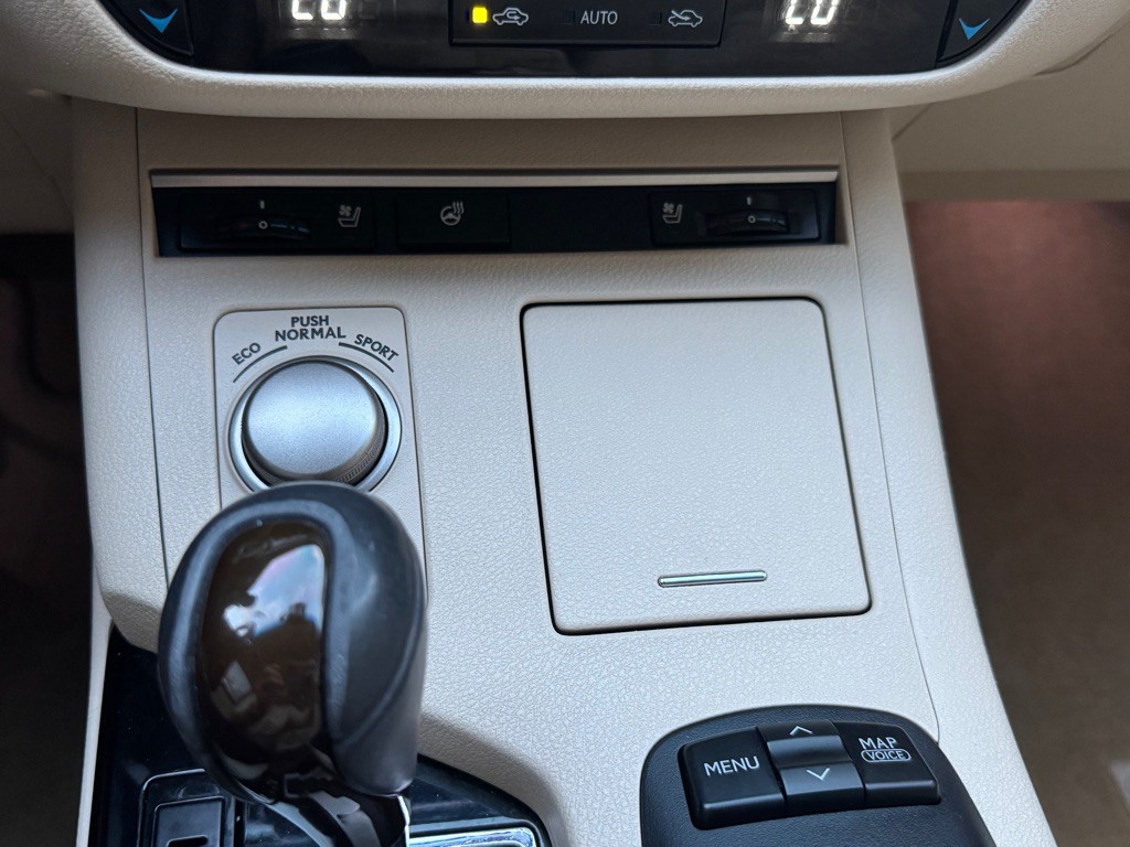 2014 Lexus ES Image 33