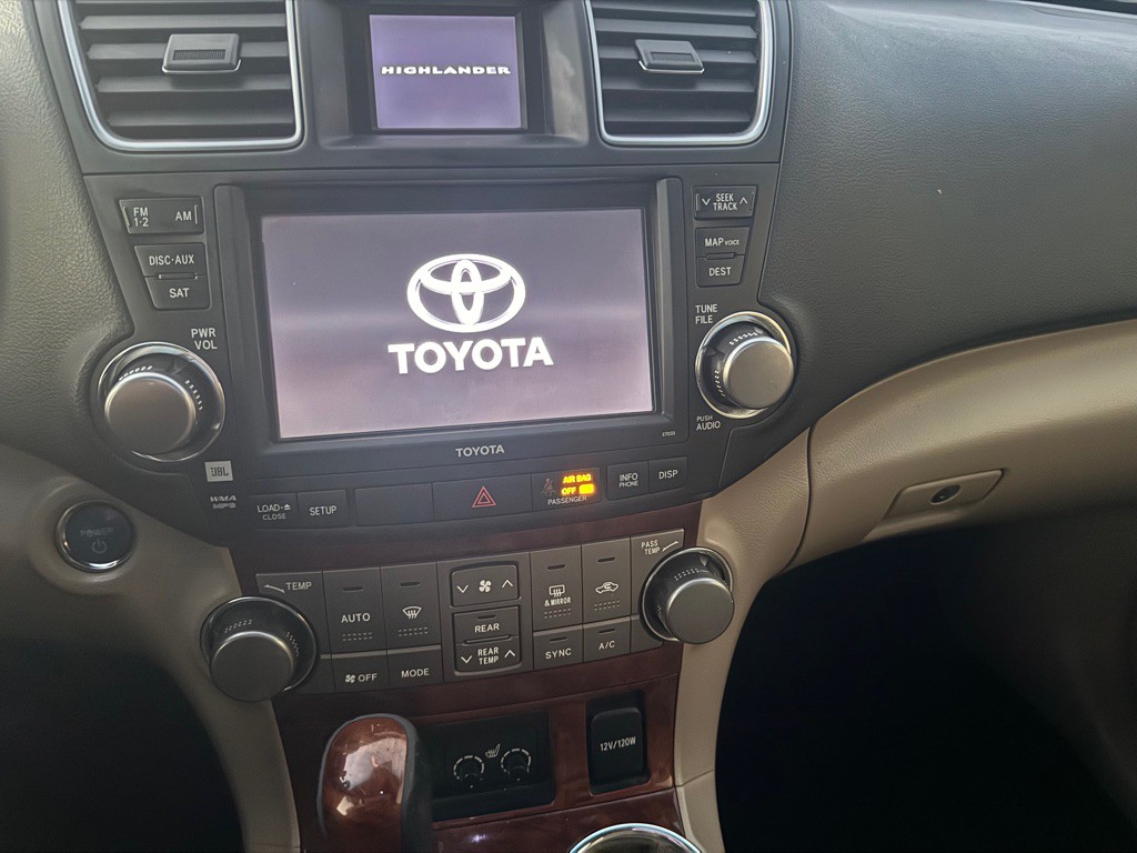 2012 Toyota Highlander Image 40