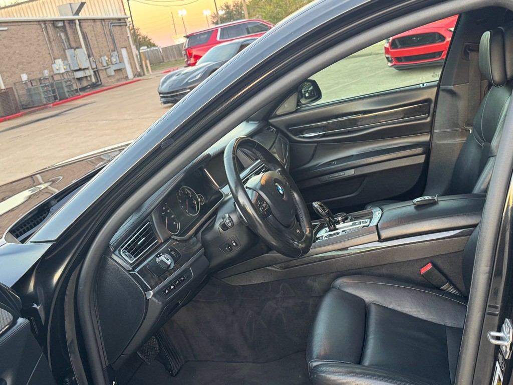 2014 BMW 7 Series Image 19