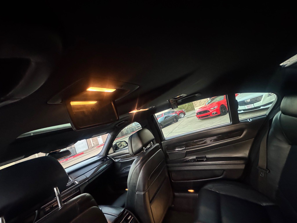 2014 BMW 7 Series Image 22