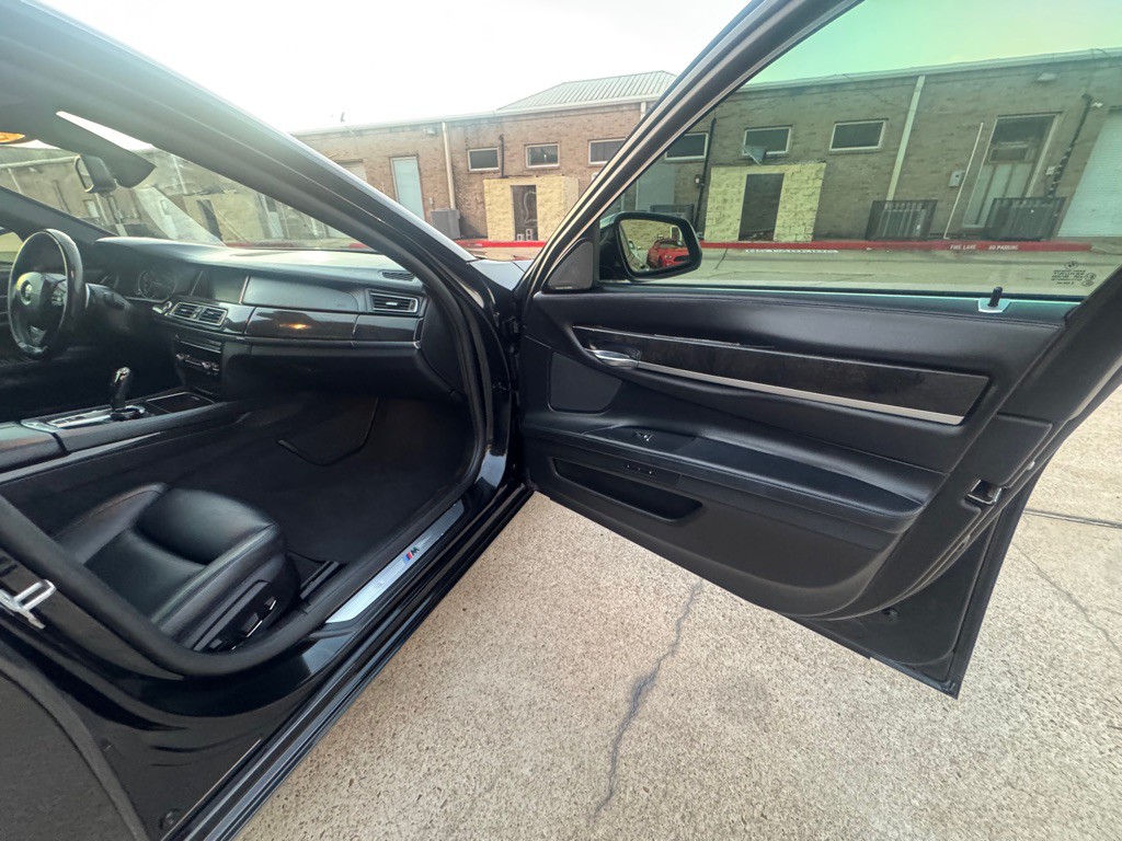 2014 BMW 7 Series Image 23