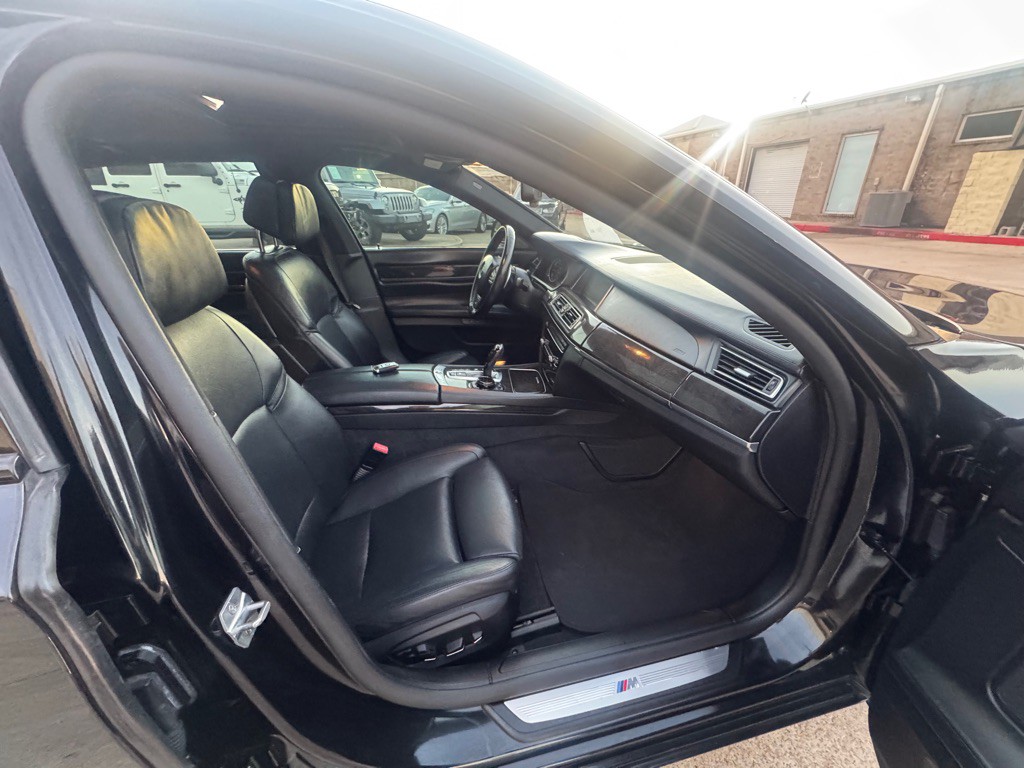 2014 BMW 7 Series Image 24