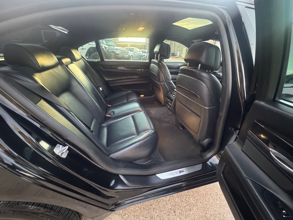 2014 BMW 7 Series Image 26