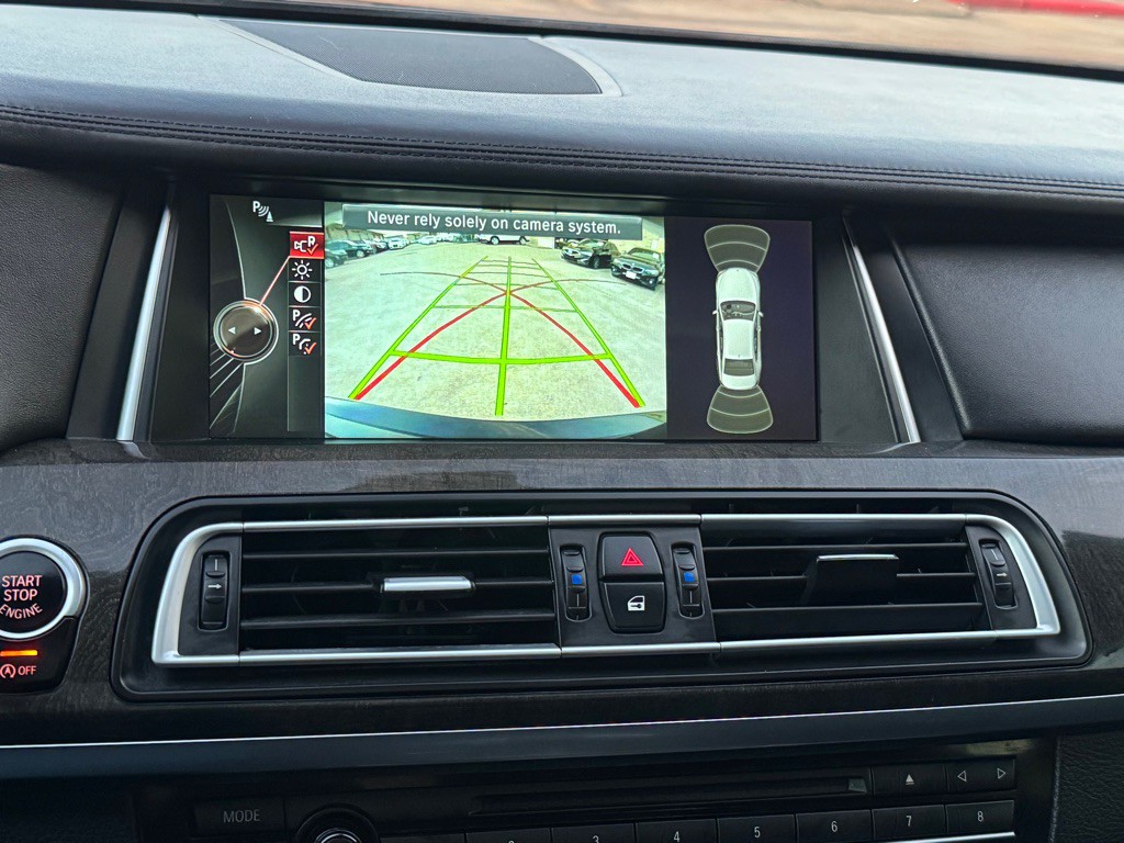 2014 BMW 7 Series Image 35