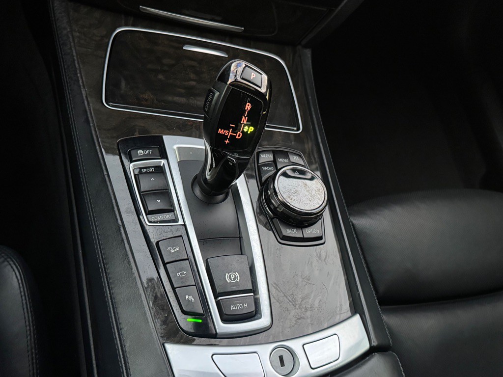 2014 BMW 7 Series Image 38