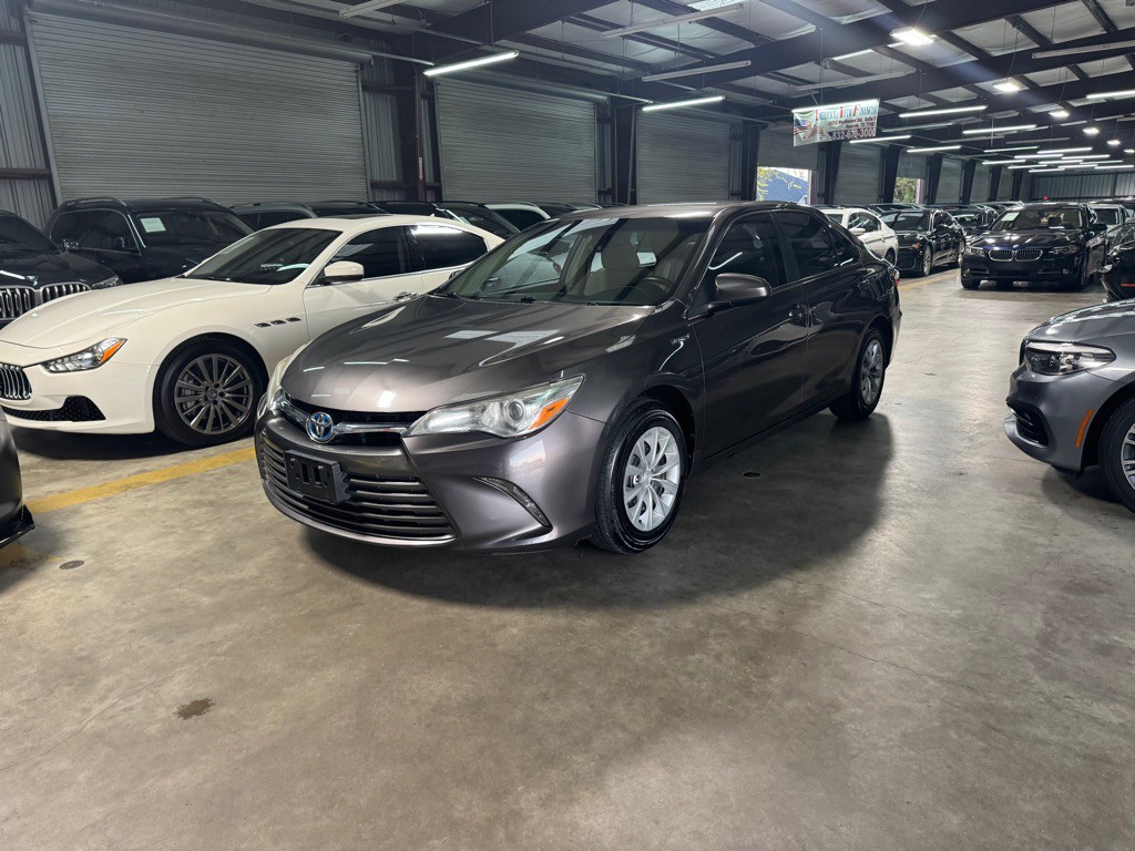 2017 Toyota Camry Image 2