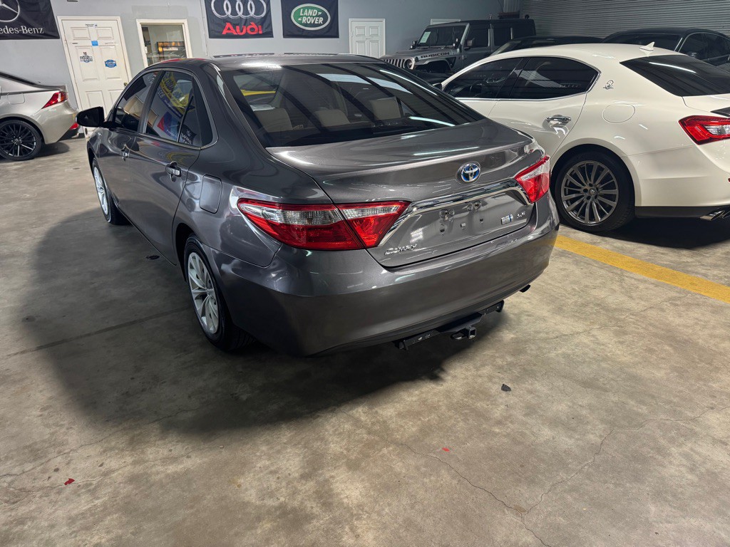 2017 Toyota Camry Image 9