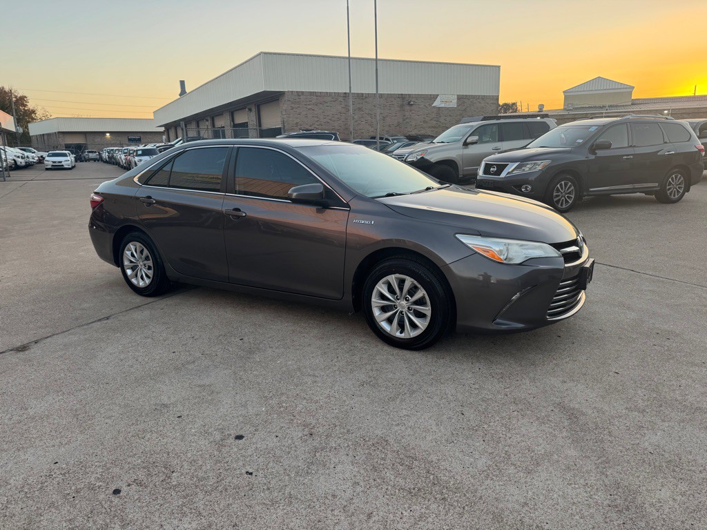 2017 Toyota Camry Image 18
