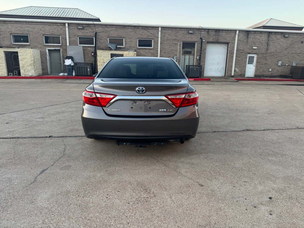 2017 Toyota Camry Image 21