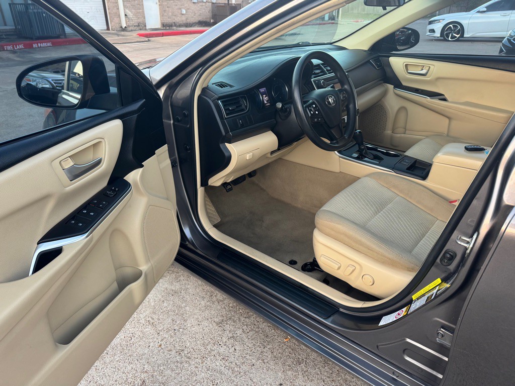 2017 Toyota Camry Image 24