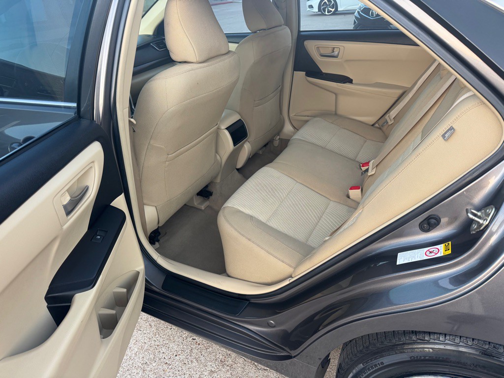 2017 Toyota Camry Image 29