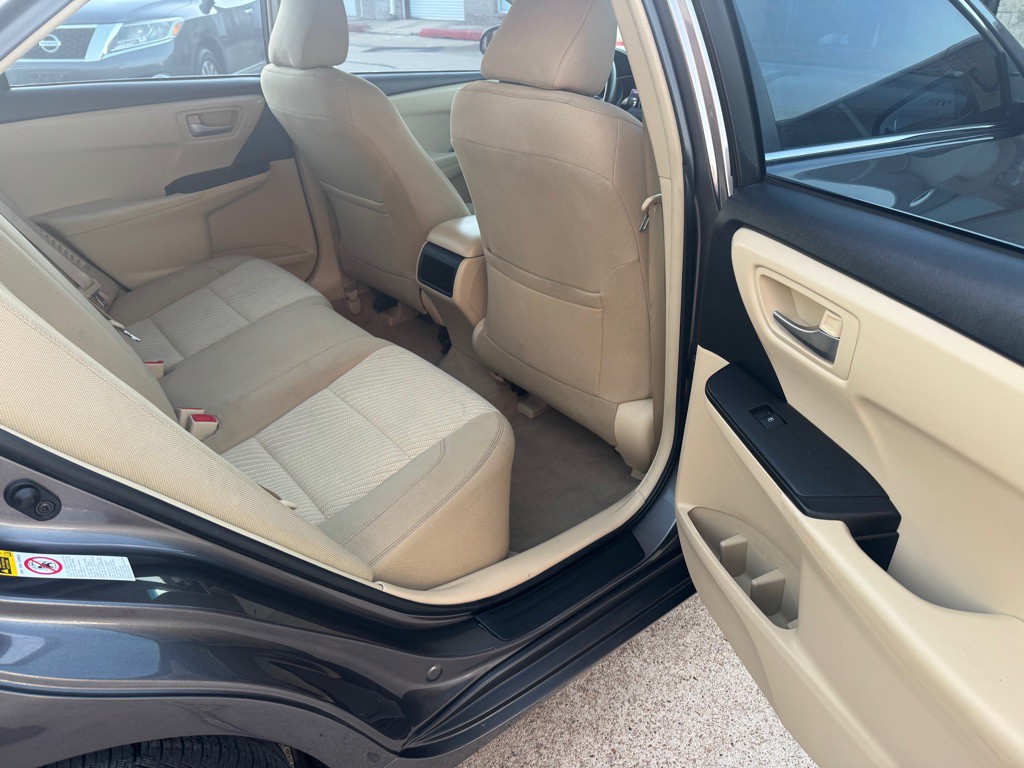 2017 Toyota Camry Image 30