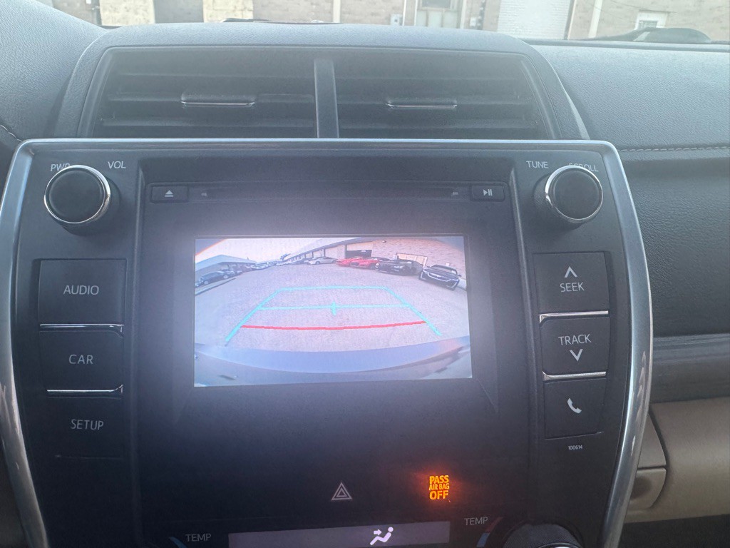 2017 Toyota Camry Image 33