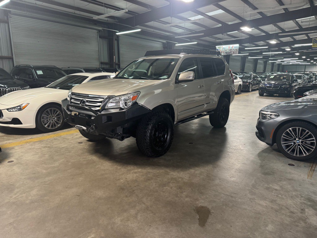 2012 Lexus GX Image 2