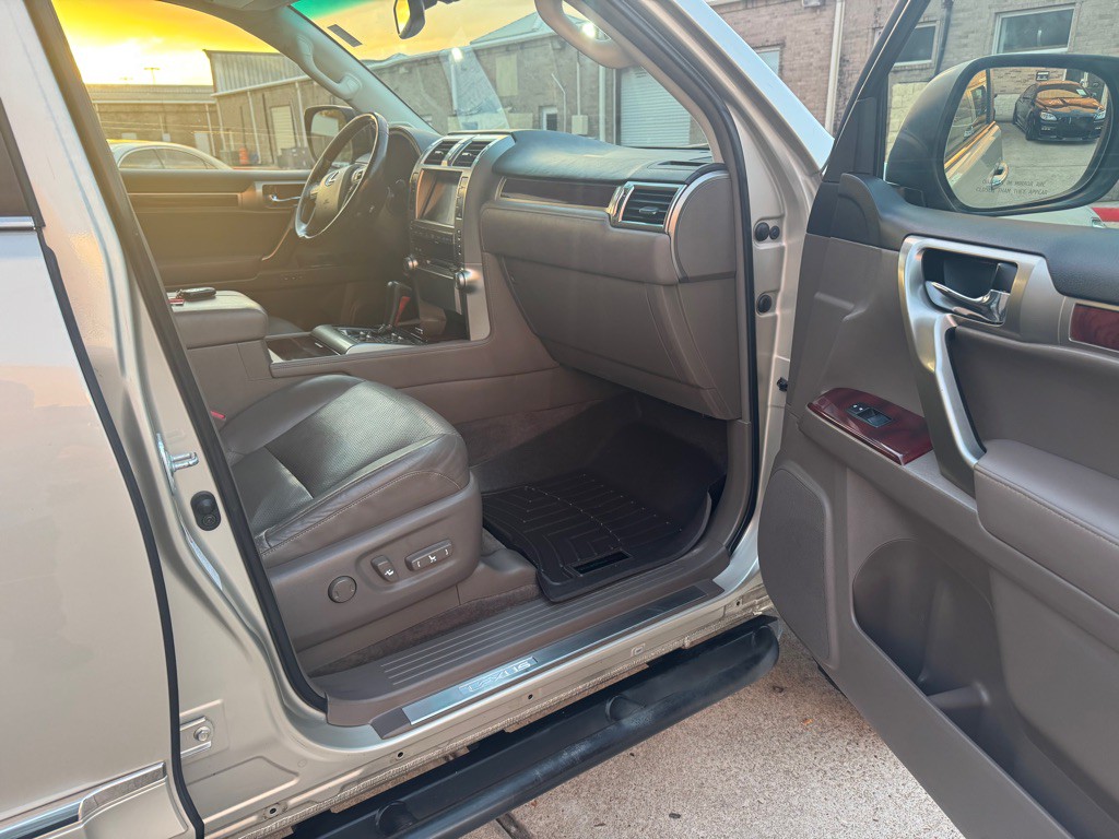 2012 Lexus GX Image 26