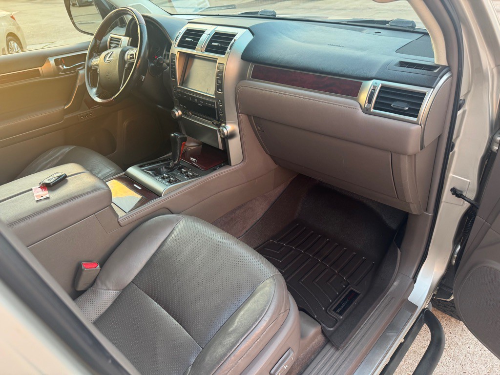2012 Lexus GX Image 27