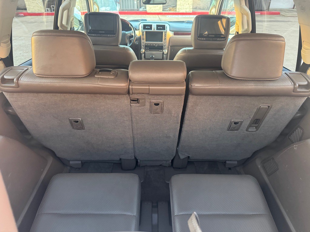 2012 Lexus GX Image 32