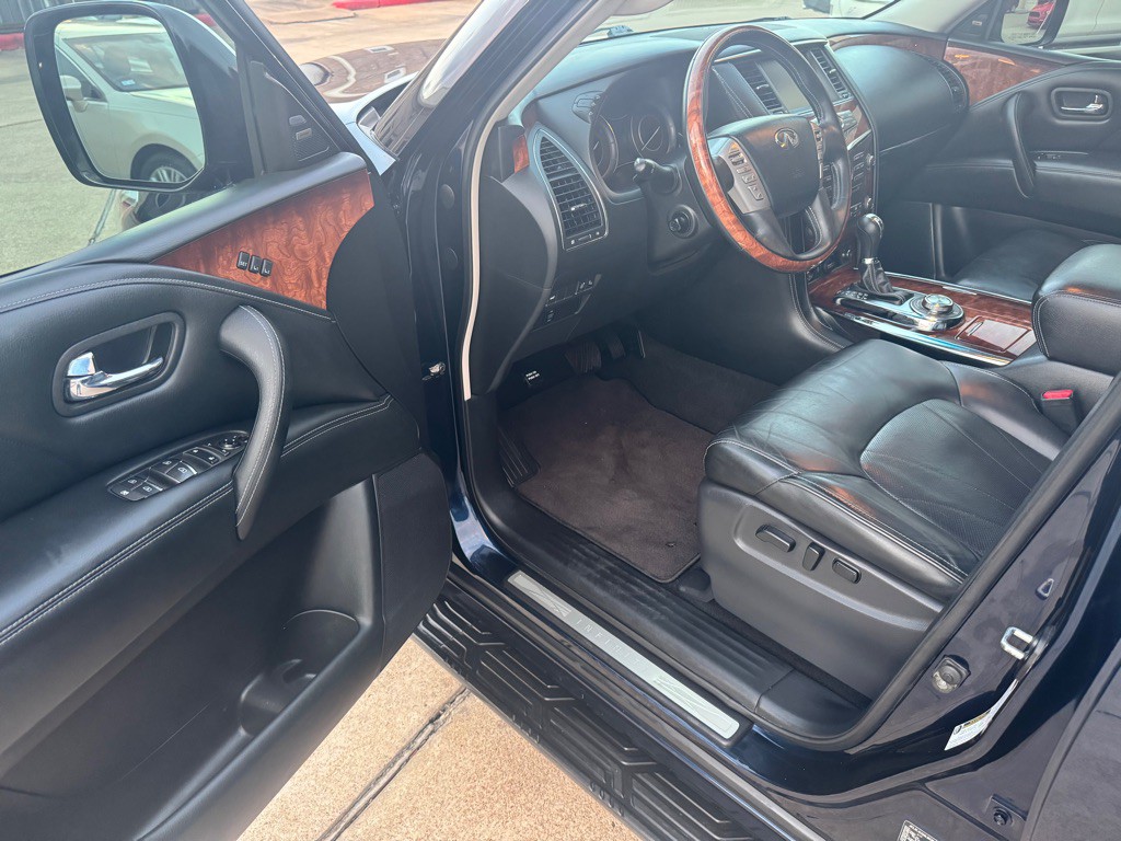 2017 INFINITI QX80 Image 23