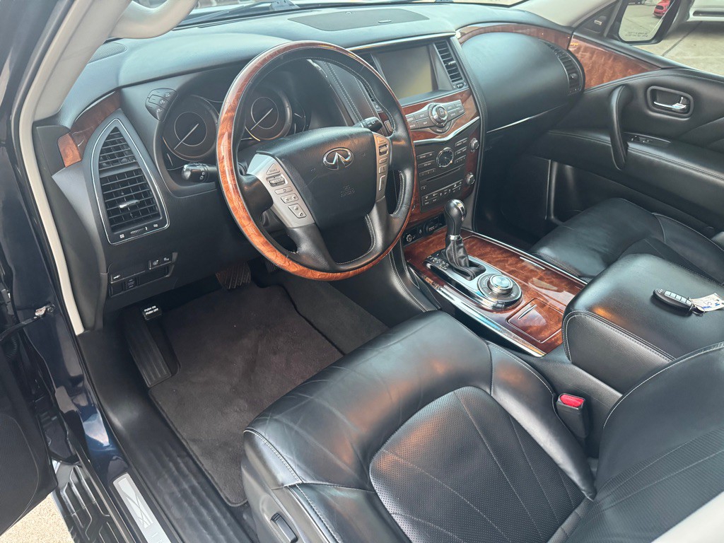 2017 INFINITI QX80 Image 24