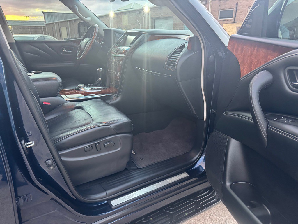 2017 INFINITI QX80 Image 25