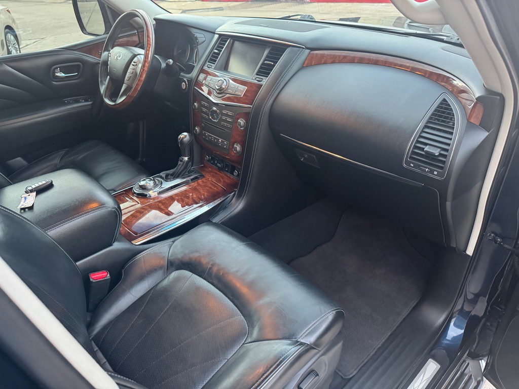 2017 INFINITI QX80 Image 26