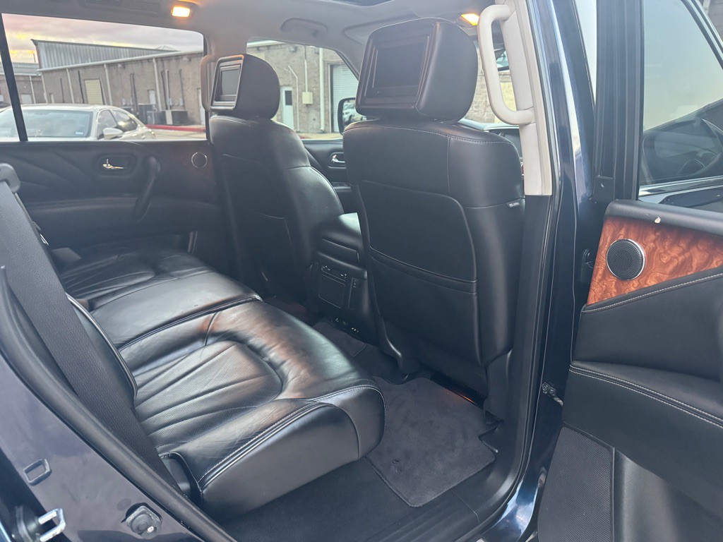 2017 INFINITI QX80 Image 27