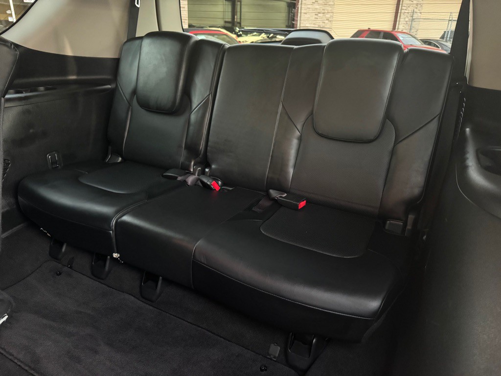 2017 INFINITI QX80 Image 29