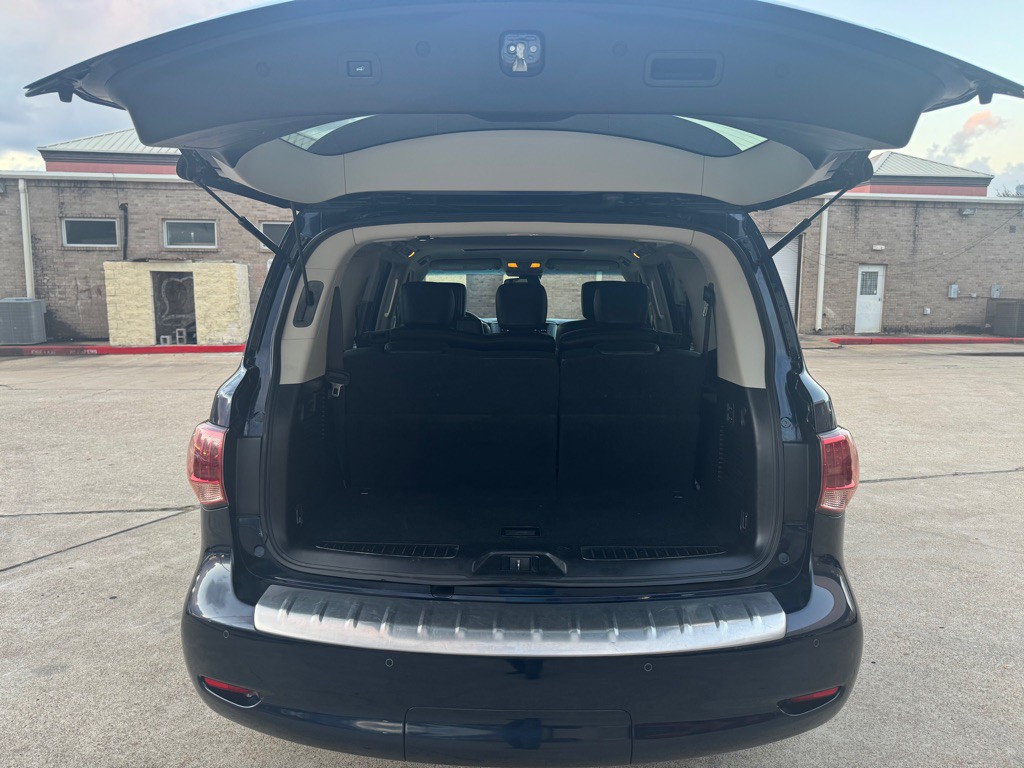 2017 INFINITI QX80 Image 30
