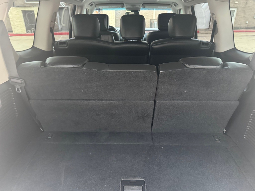 2017 INFINITI QX80 Image 31