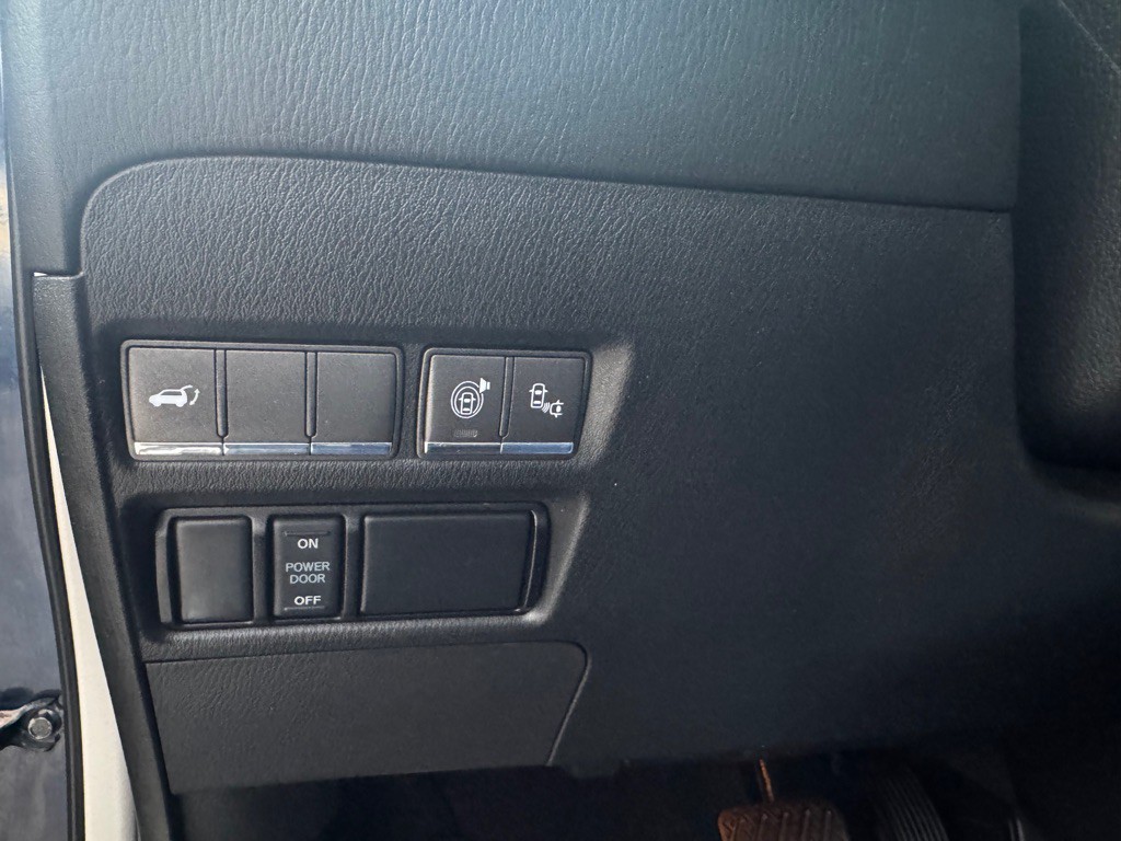 2017 INFINITI QX80 Image 33