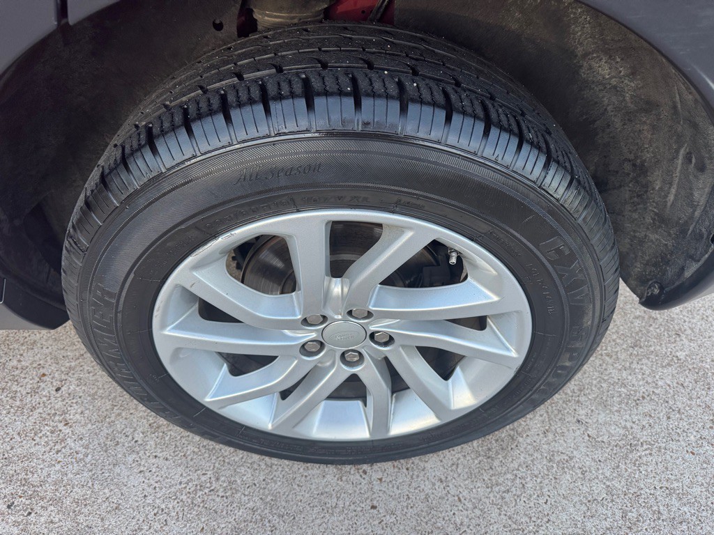 2017 Land Rover Discovery Sport Image 32