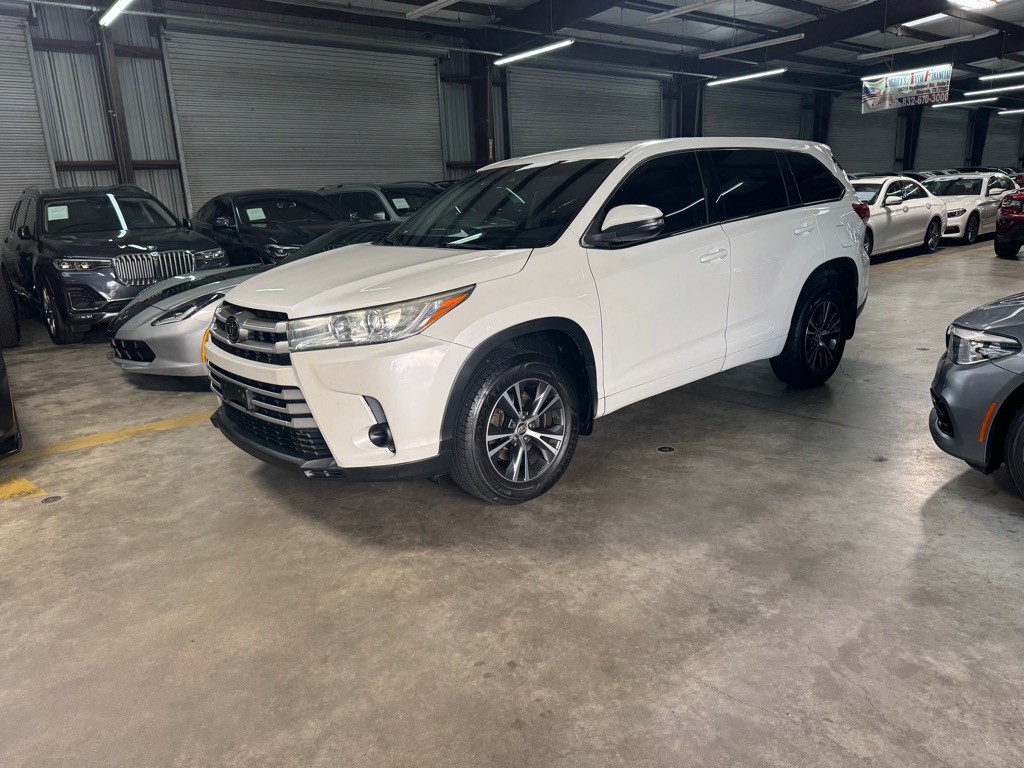 2018 Toyota Highlander Image 1