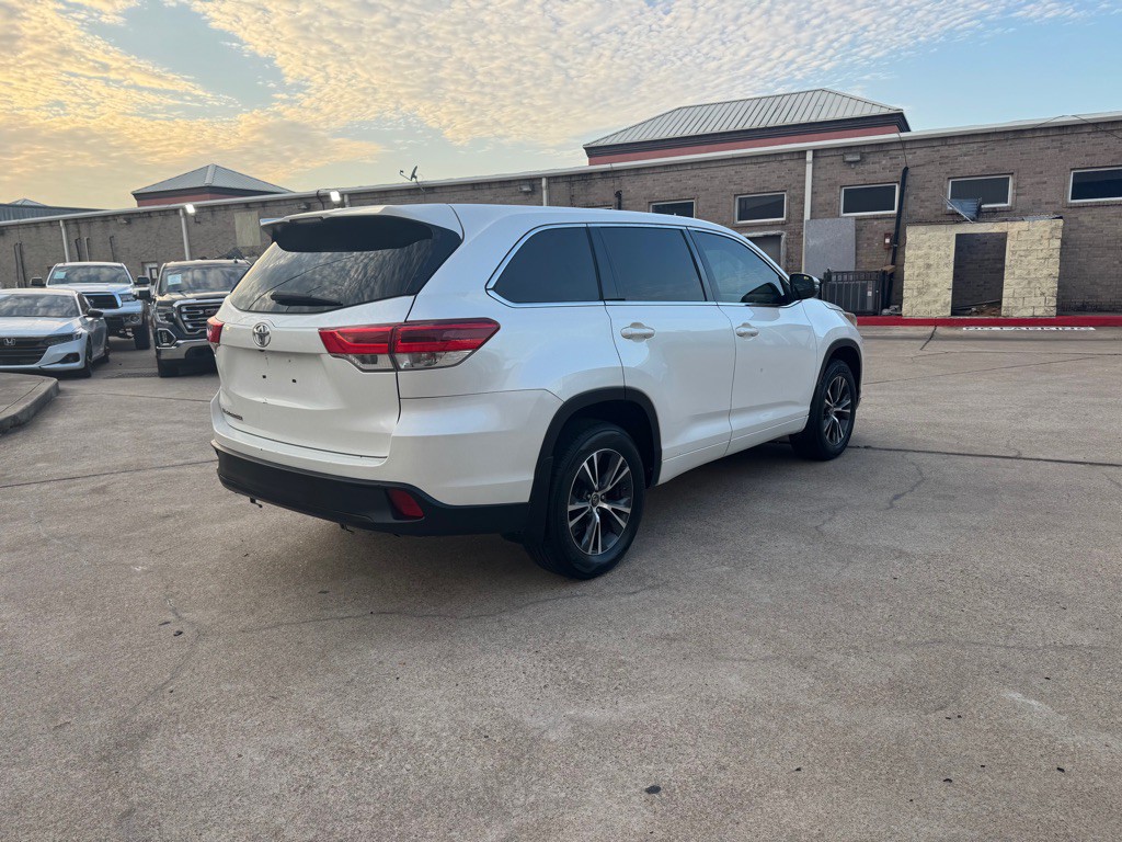2018 Toyota Highlander Image 16