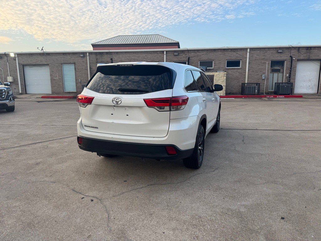 2018 Toyota Highlander Image 17