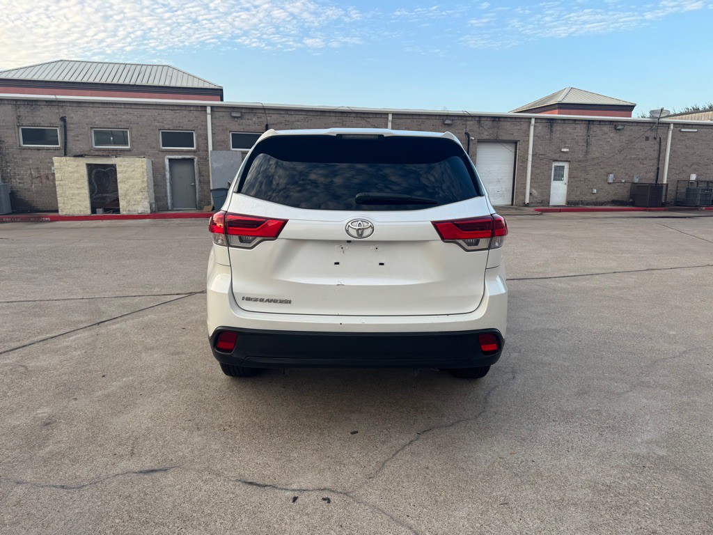 2018 Toyota Highlander Image 18