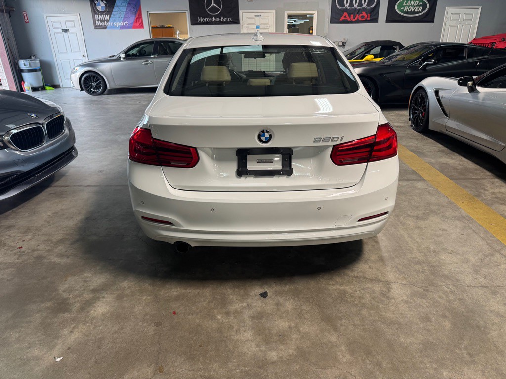 2017 BMW 3 Series Image 8