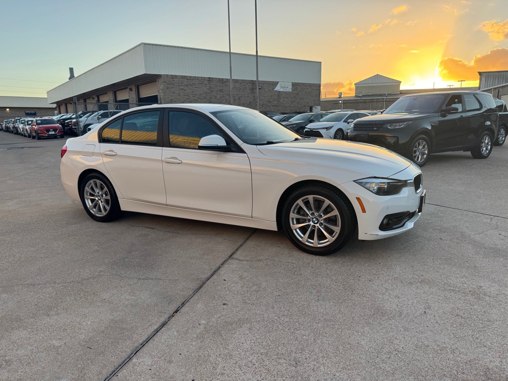 2017 BMW 3 Series Image 16
